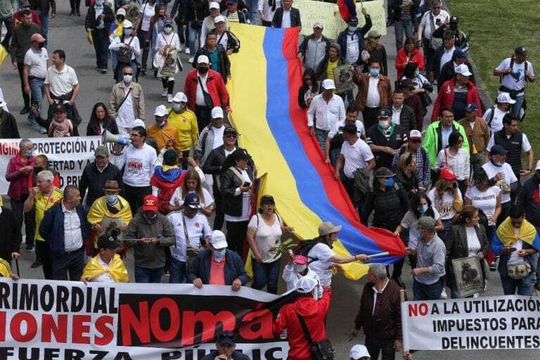 Reforma tributaria y precio de la gasolina, los motivos de la marcha en contra de petro